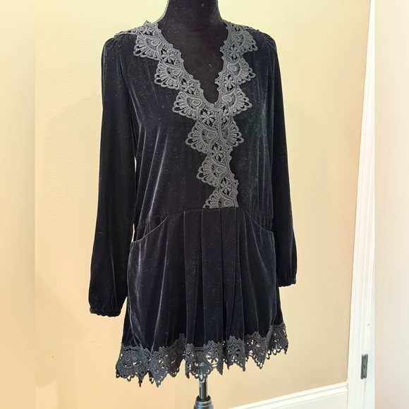 Women’s FREE PEOPLE Black Premier velvet dreams lace crochet tunic dress- XS - Picture 4 of 9